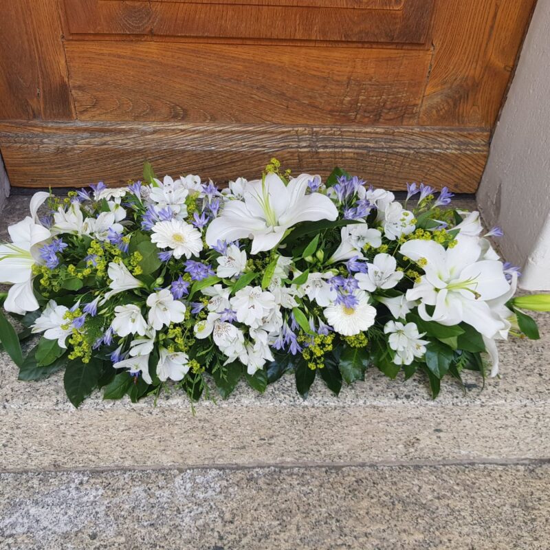 Alternative view of Composition deuil allongée