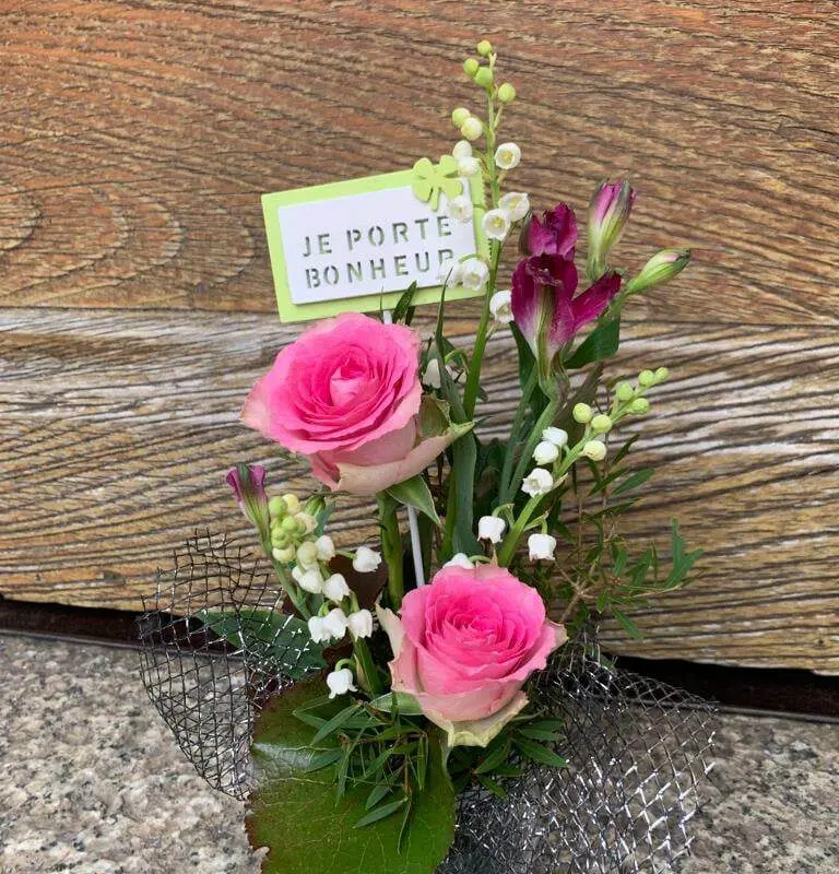 Alternative view of Composition de Muguet & Fleurs