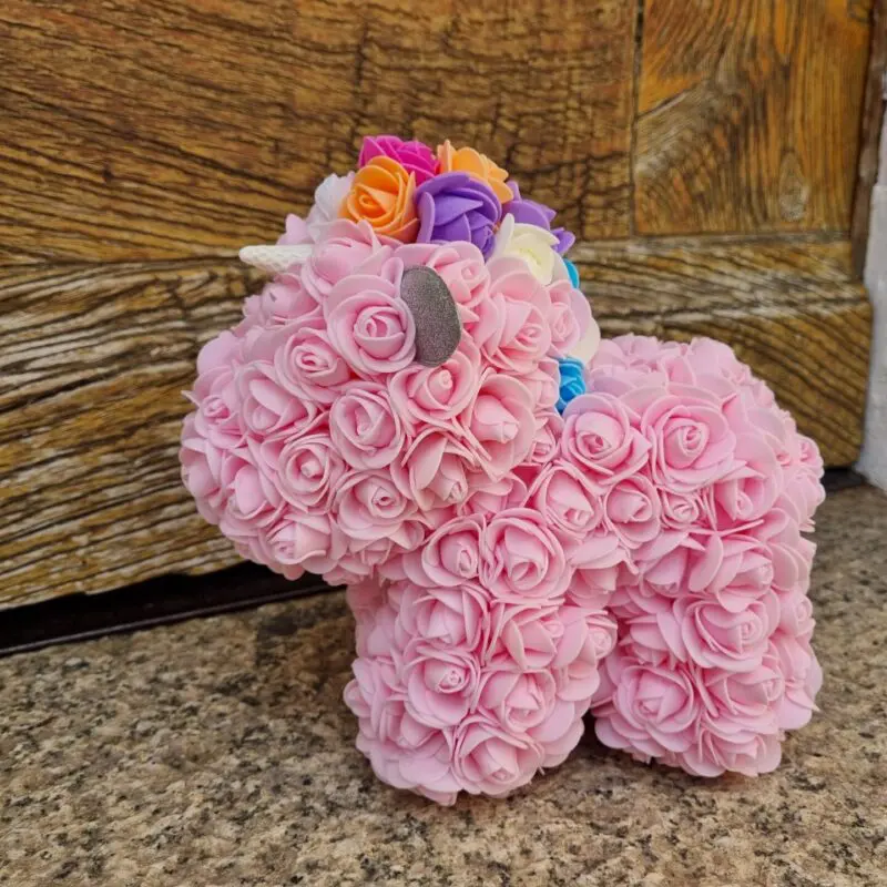 Alternative view of Licorne en rose mousse