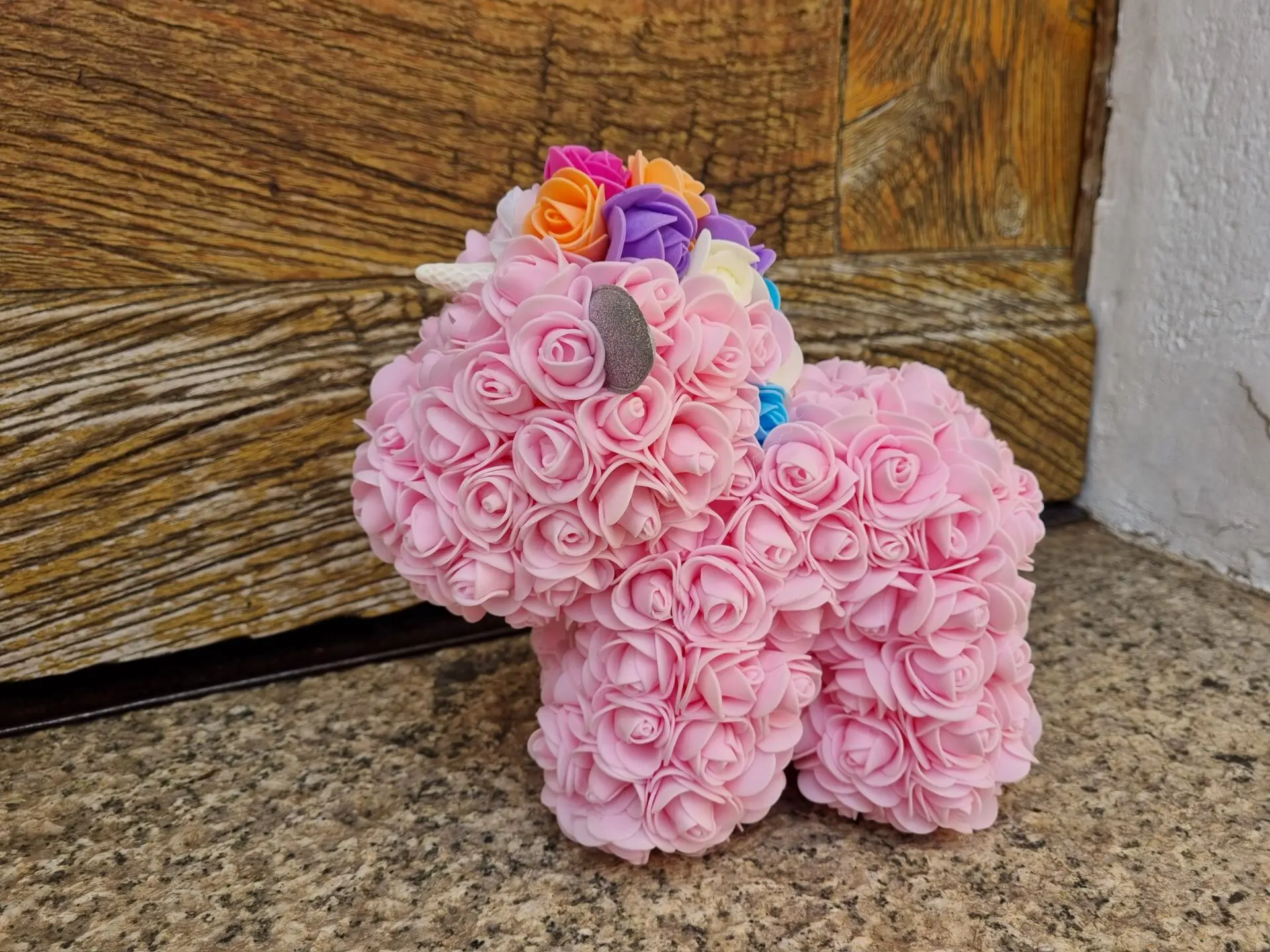 Licorne en rose mousse – Image 2